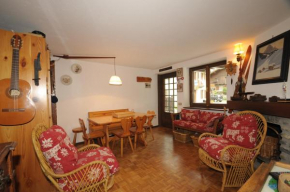 ALTIDO Rustic Apt for 4 with Parking Nearby Ski Lifts